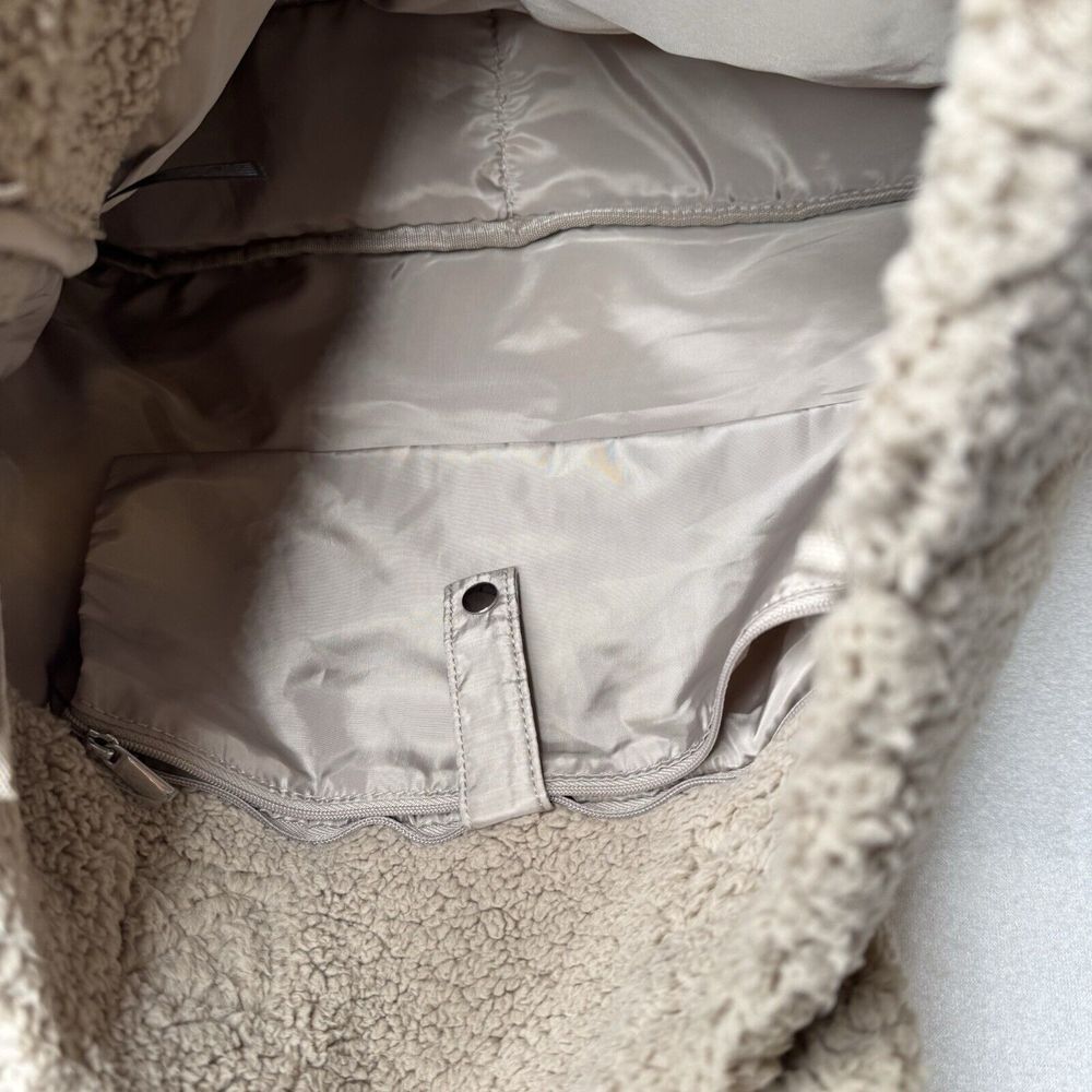 32 Degrees Heat NWT‎ Sherpa Fleece Tote Bag Taupe/Tan Snap Closure - Picture 8 of 12